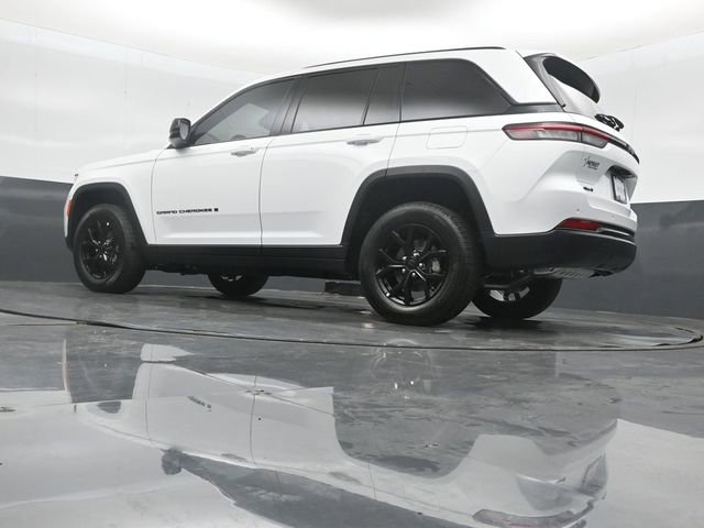 New 2025 Jeep Grand Cherokee Altitude image 32