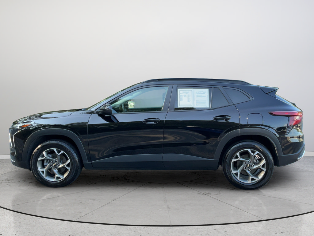 Certified 2025 Chevrolet Trax LT FWD image 10
