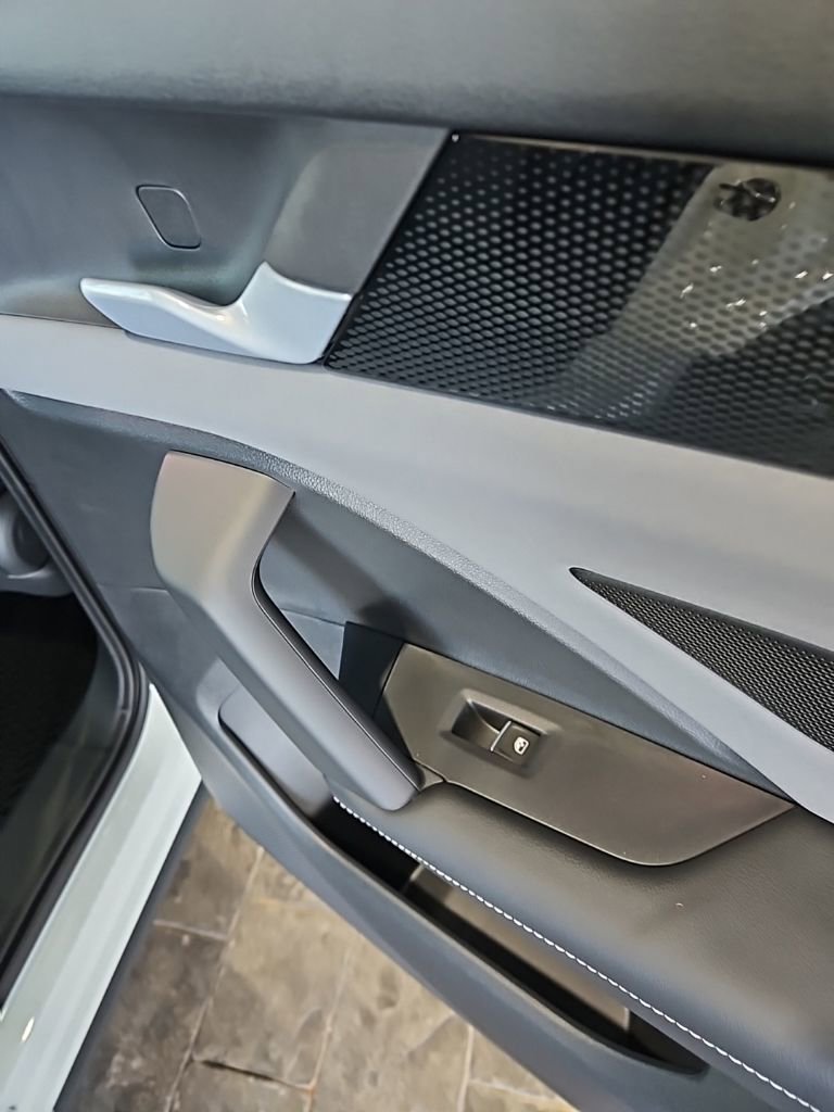 New 2026 Volkswagen Tiguan SE R-Line image 16