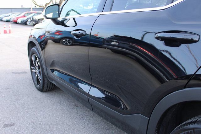 Used 2025 Volvo XC40 B5 Core image 48