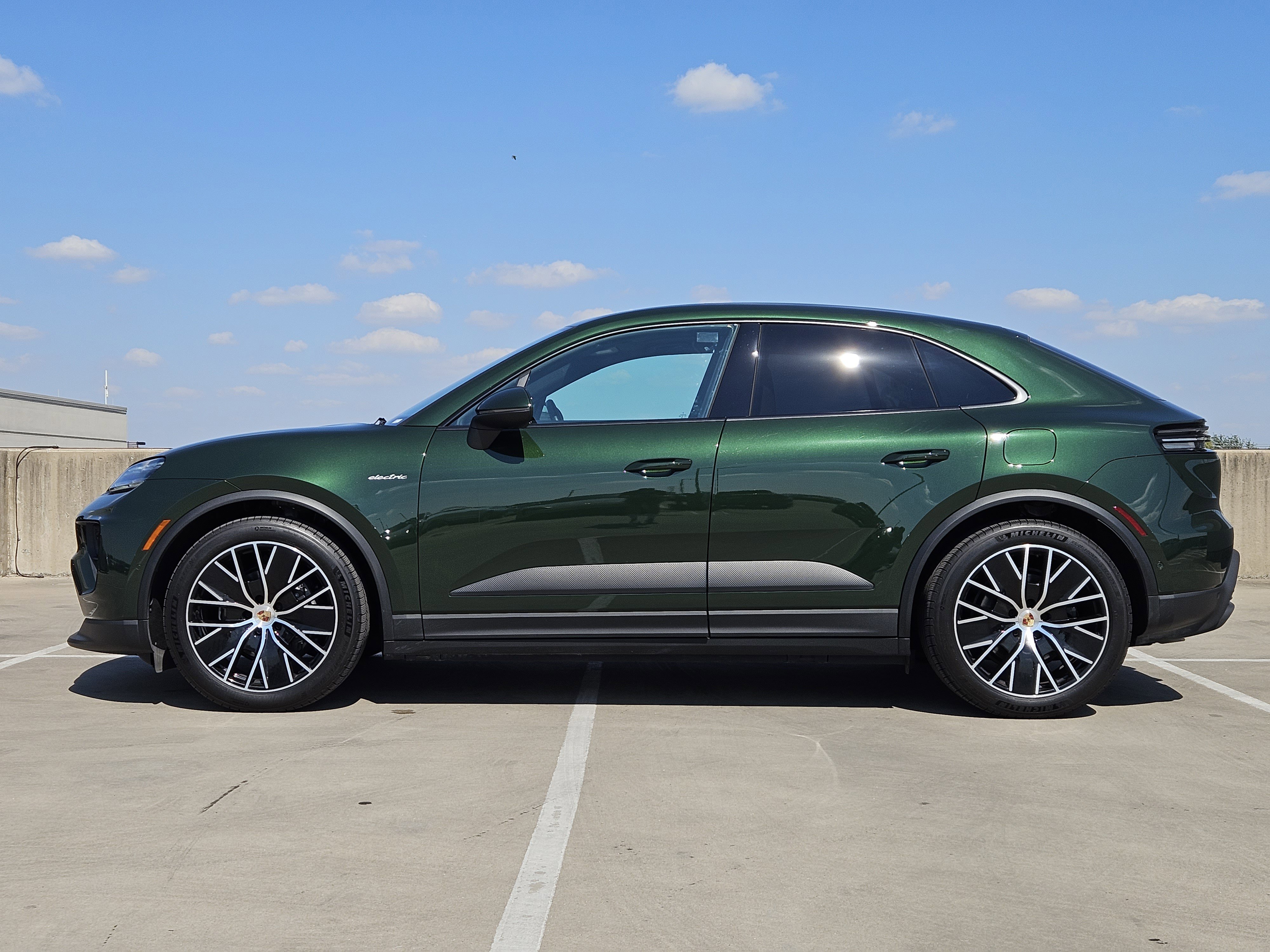 Certified 2025 Porsche Macan 4 Electric image 2