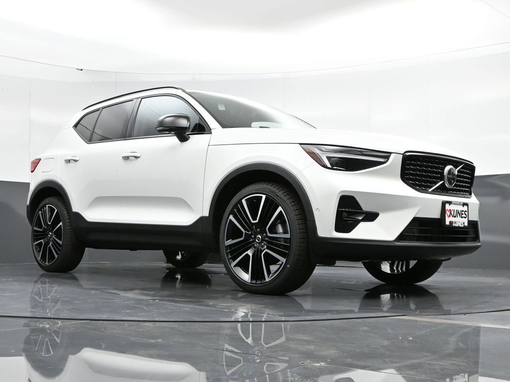 New 2025 Volvo XC40 B5 Plus w/ Climate Package image 42