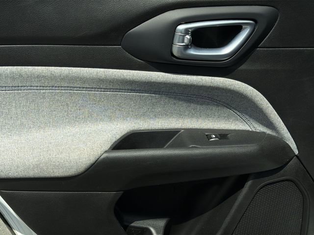 Used 2024 Jeep Compass Latitude image 21