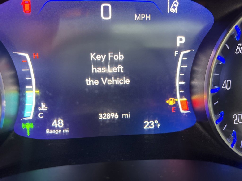 Used 2022 Chrysler Pacifica Touring-L w/ Uconnect Theater Family Group image 6