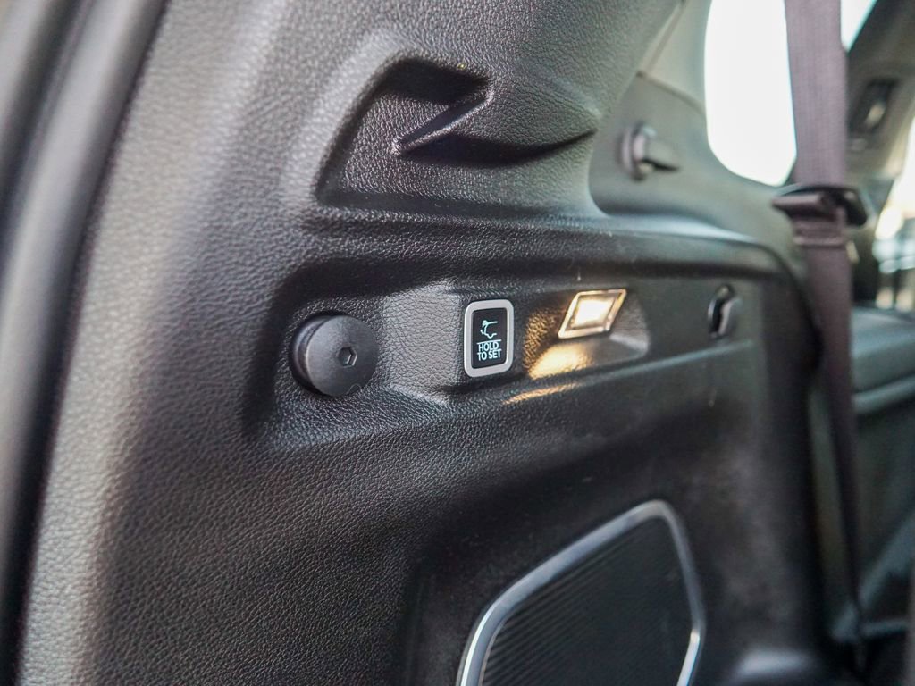 Used 2023 Jeep Grand Cherokee L Limited w/ Luxury Tech Group II image 12