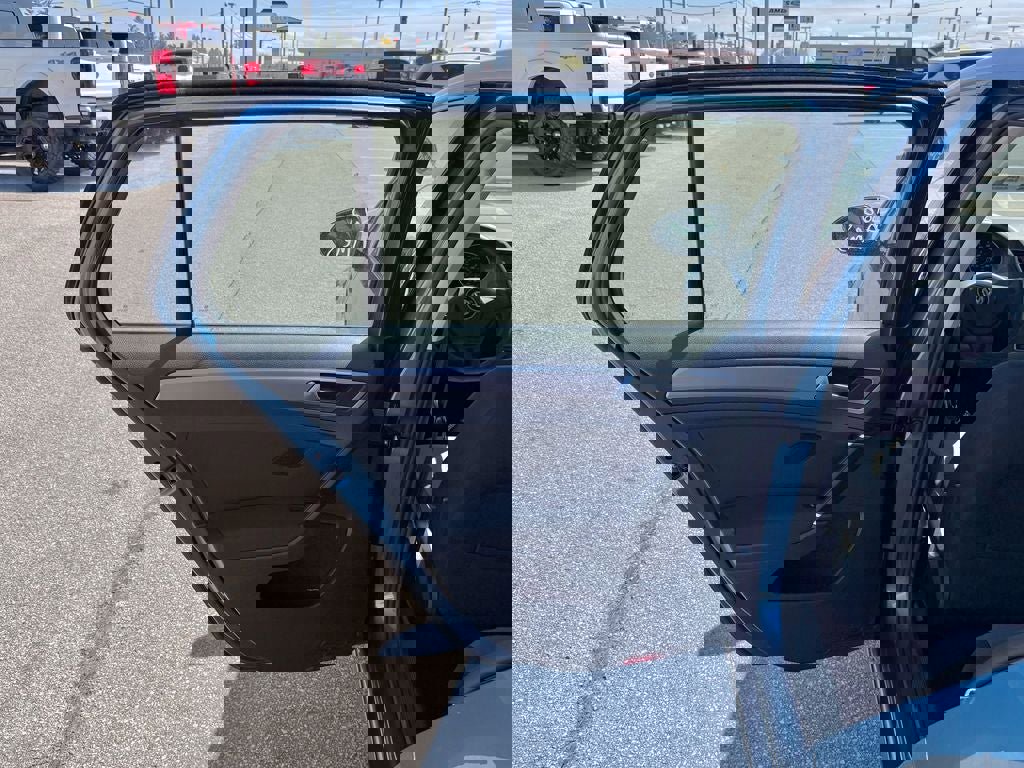 Used 2016 Volkswagen e-Golf SE w/ DC Fast Charging Package FWD image 14