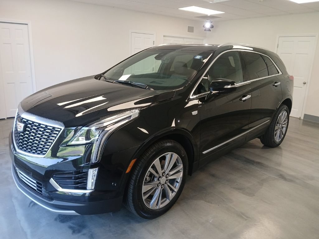 Certified 2025 Cadillac XT5 Premium Luxury w/ Technology Package AWD/4WD image 4
