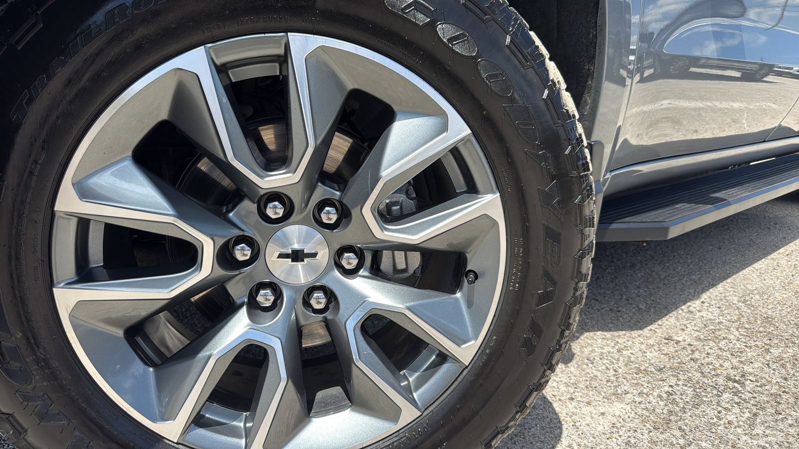Used 2025 Chevrolet Silverado 1500 RST AWD/4WD image 29