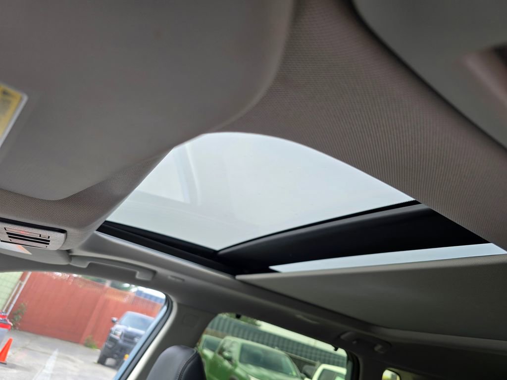 Used 2025 Nissan Rogue SL w/ Tech Package image 5