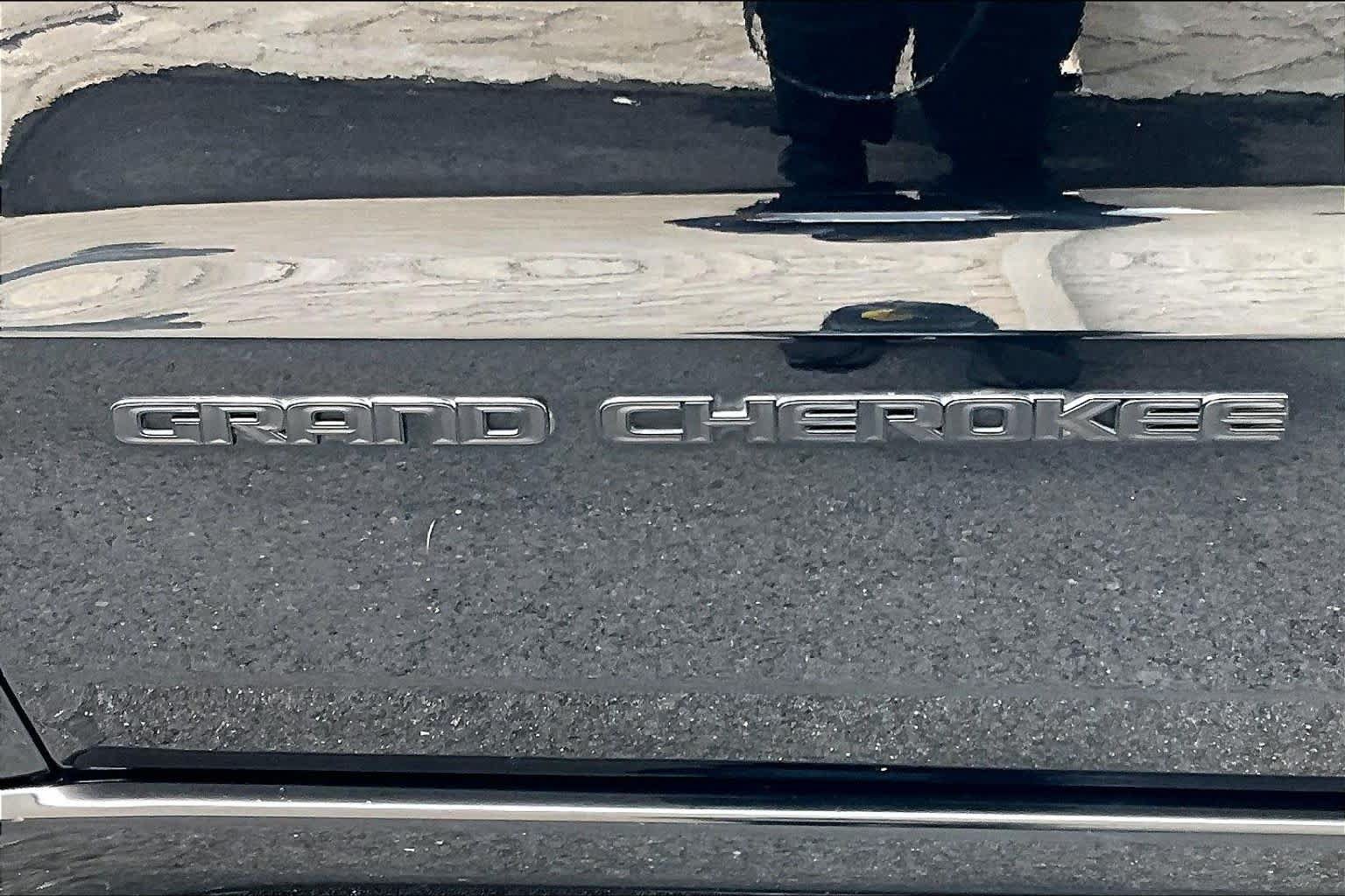 Used 2018 Jeep Grand Cherokee Altitude RWD image 10