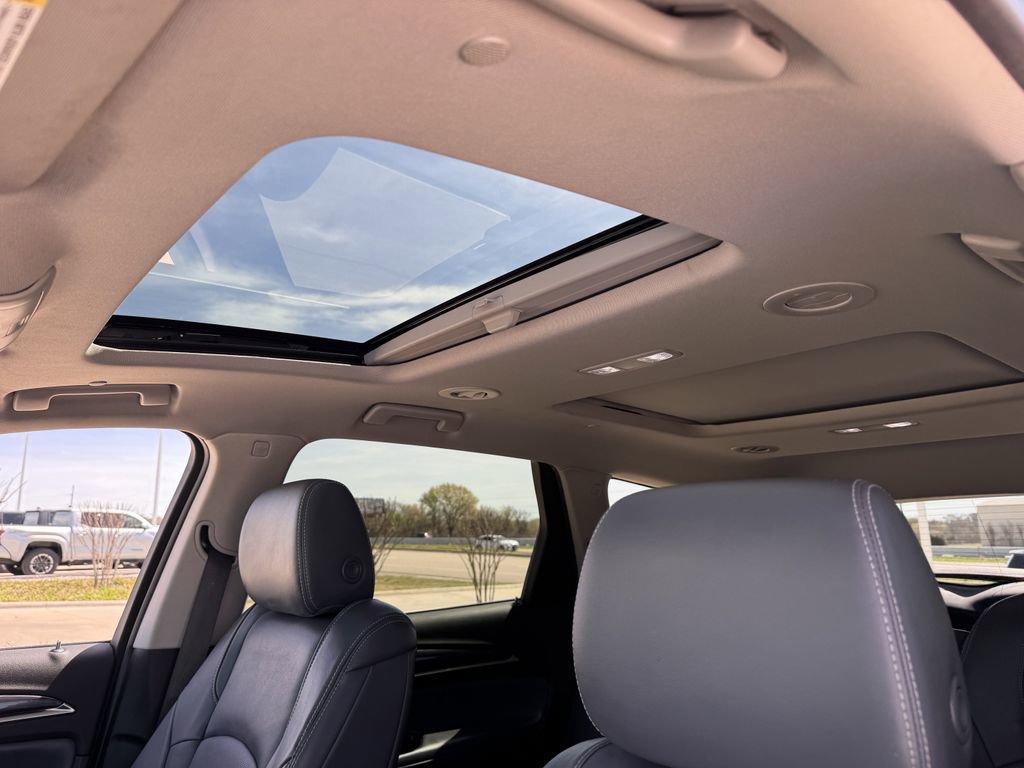 Used 2021 Buick Enclave Premium w/ Sun and Sites Package image 23