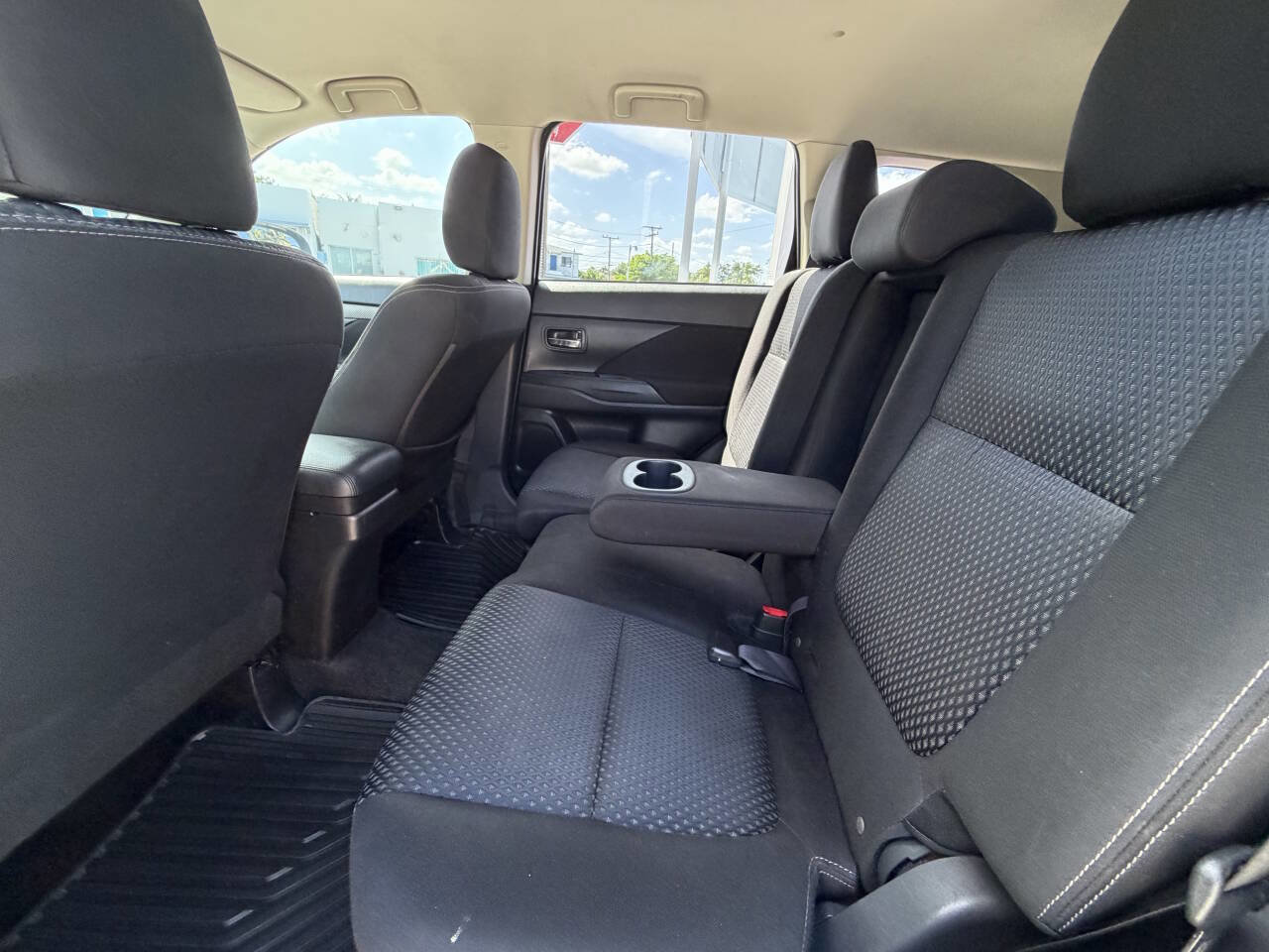 Used 2018 Mitsubishi Outlander LE FWD image 11