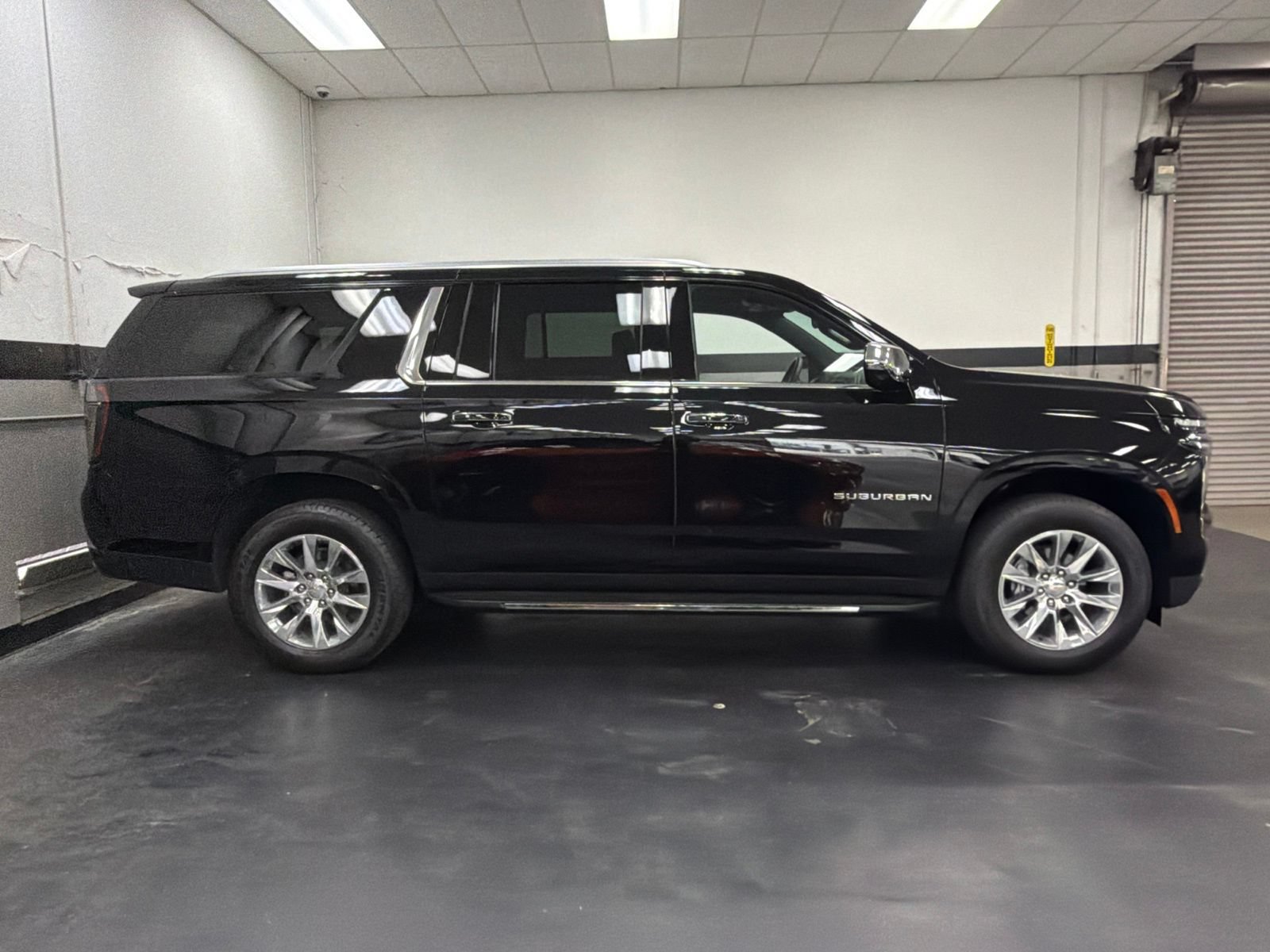 Used 2025 Chevrolet Suburban Premier w/ Sun And Tow Package AWD/4WD image 3