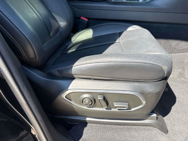Used 2022 Jeep Wagoneer Series II w/ Flexible Seating Group RWD image 17
