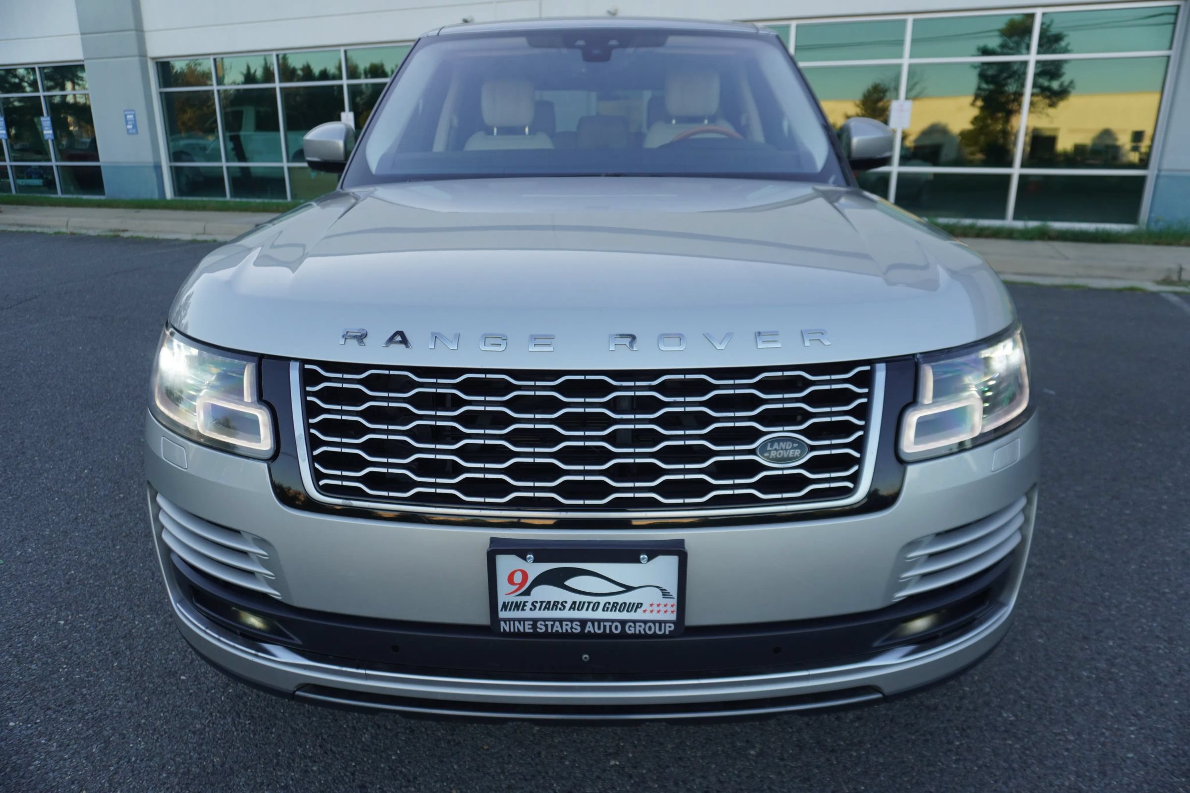 Used 2019 Land Rover Range Rover Supercharged AWD/4WD image 2