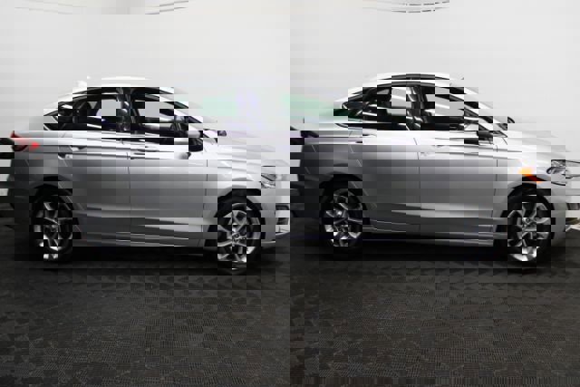 Used 2019 Ford Fusion SE image 4