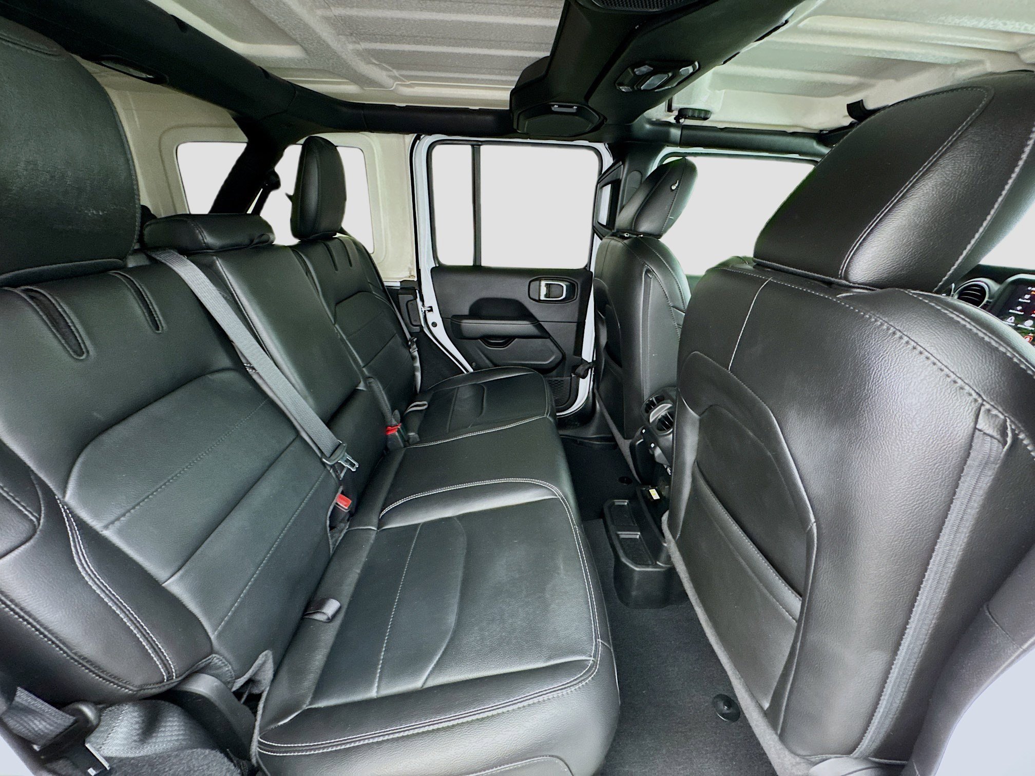 Used 2022 Jeep Wrangler Unlimited Sahara w/ Cold Weather Group image 19