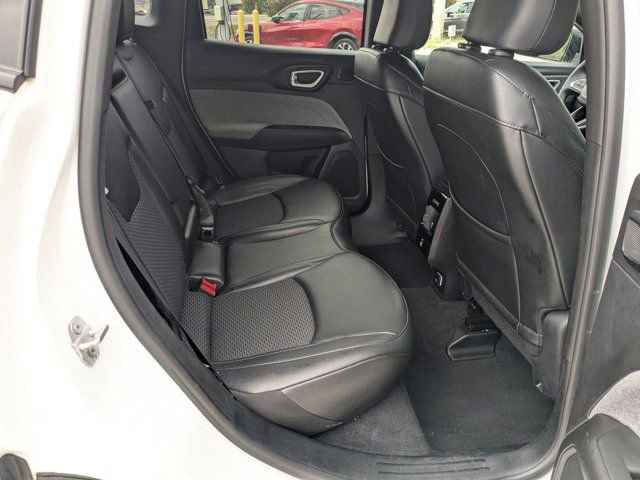 Used 2025 Jeep Compass Latitude w/ Sun & Sound Group image 27