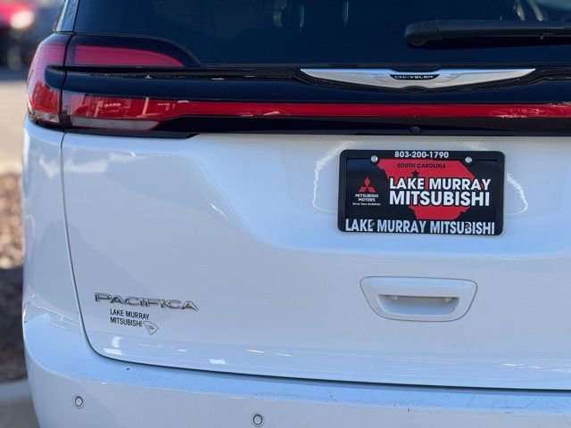 Used 2024 Chrysler Pacifica Touring-L image 10