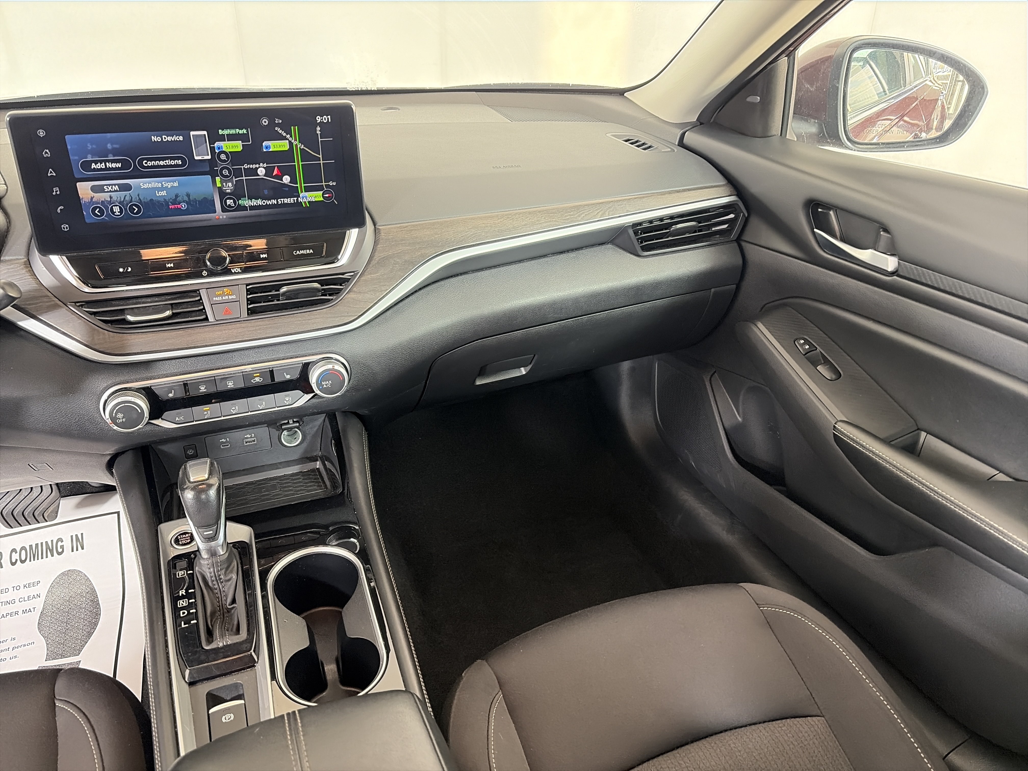 Used 2024 Nissan Altima 2.5 SV w/ SV Premium Package FWD image 4