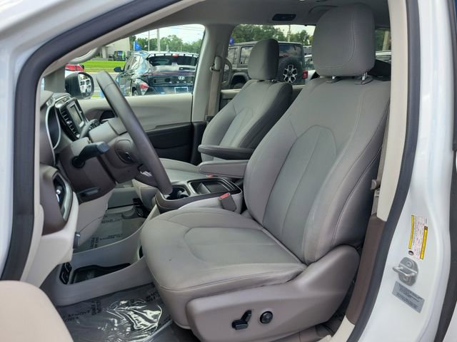 Used 2017 Chrysler Pacifica Touring Plus FWD image 17
