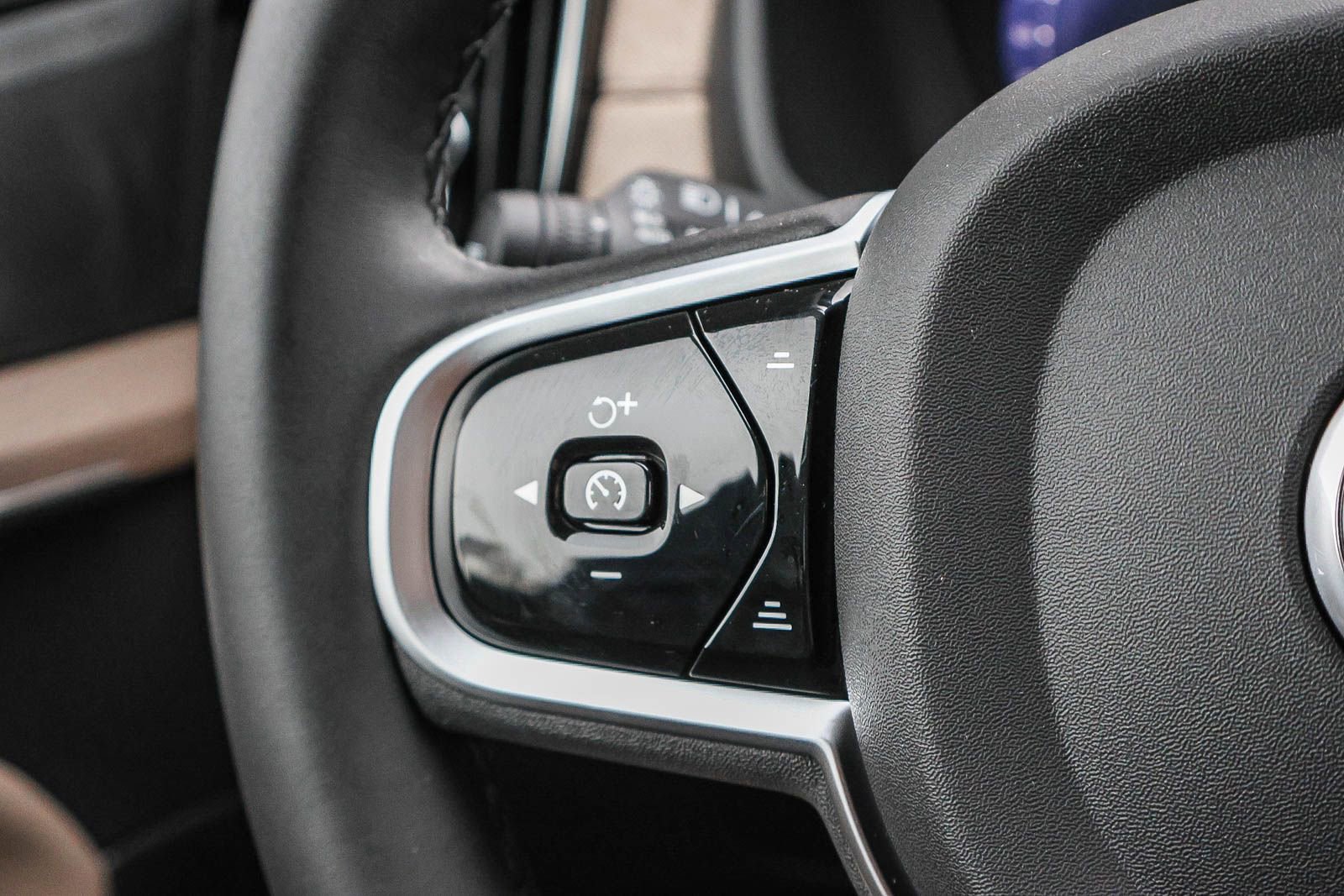 New 2026 Volvo XC90 T8 Plus w/ Protection Package Premier image 38