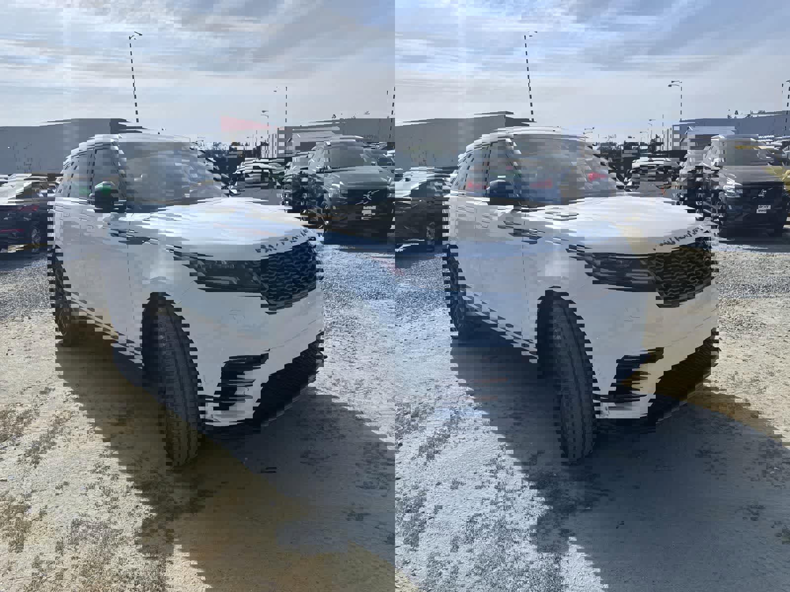 Used 2018 Land Rover Range Rover Velar R-Dynamic SE image 3