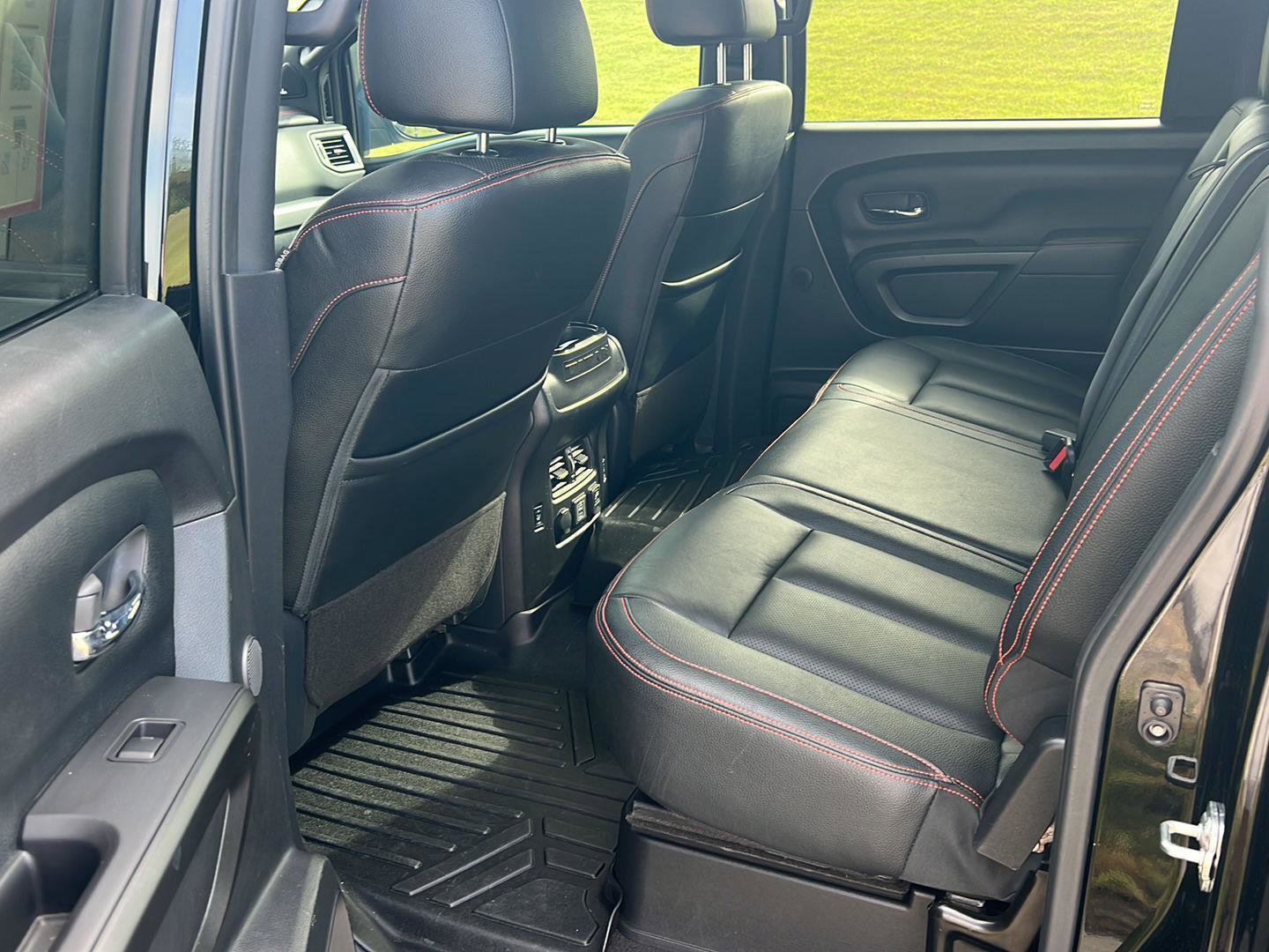 Used 2022 Nissan Titan PRO-4X w/ Pro-4x Convenience Package image 11