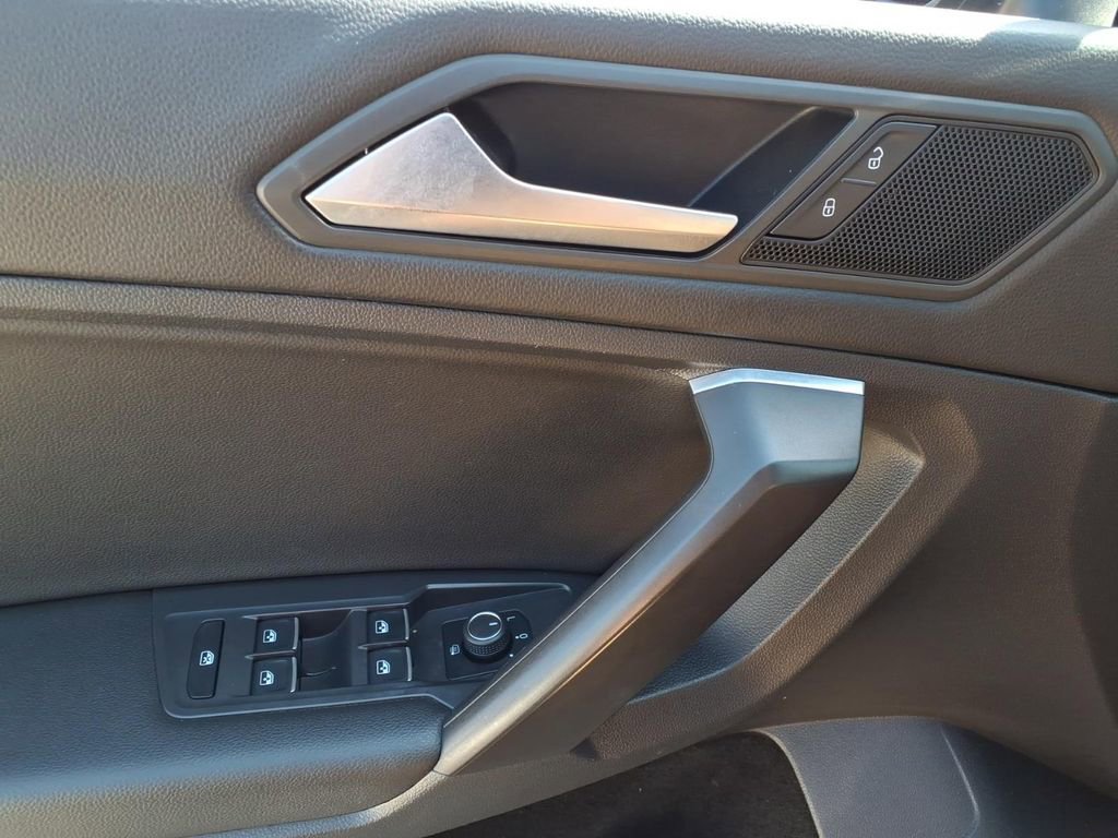 Used 2021 Volkswagen Tiguan SE R-Line image 30