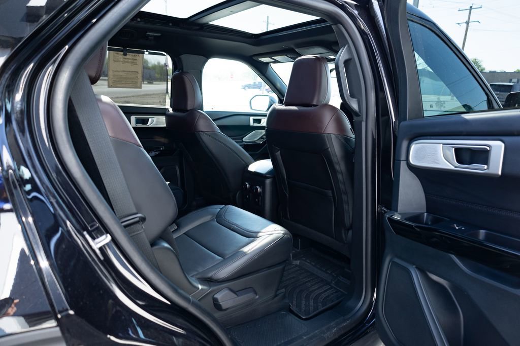 Used 2023 Ford Explorer Platinum w/ Technology Package AWD/4WD image 30