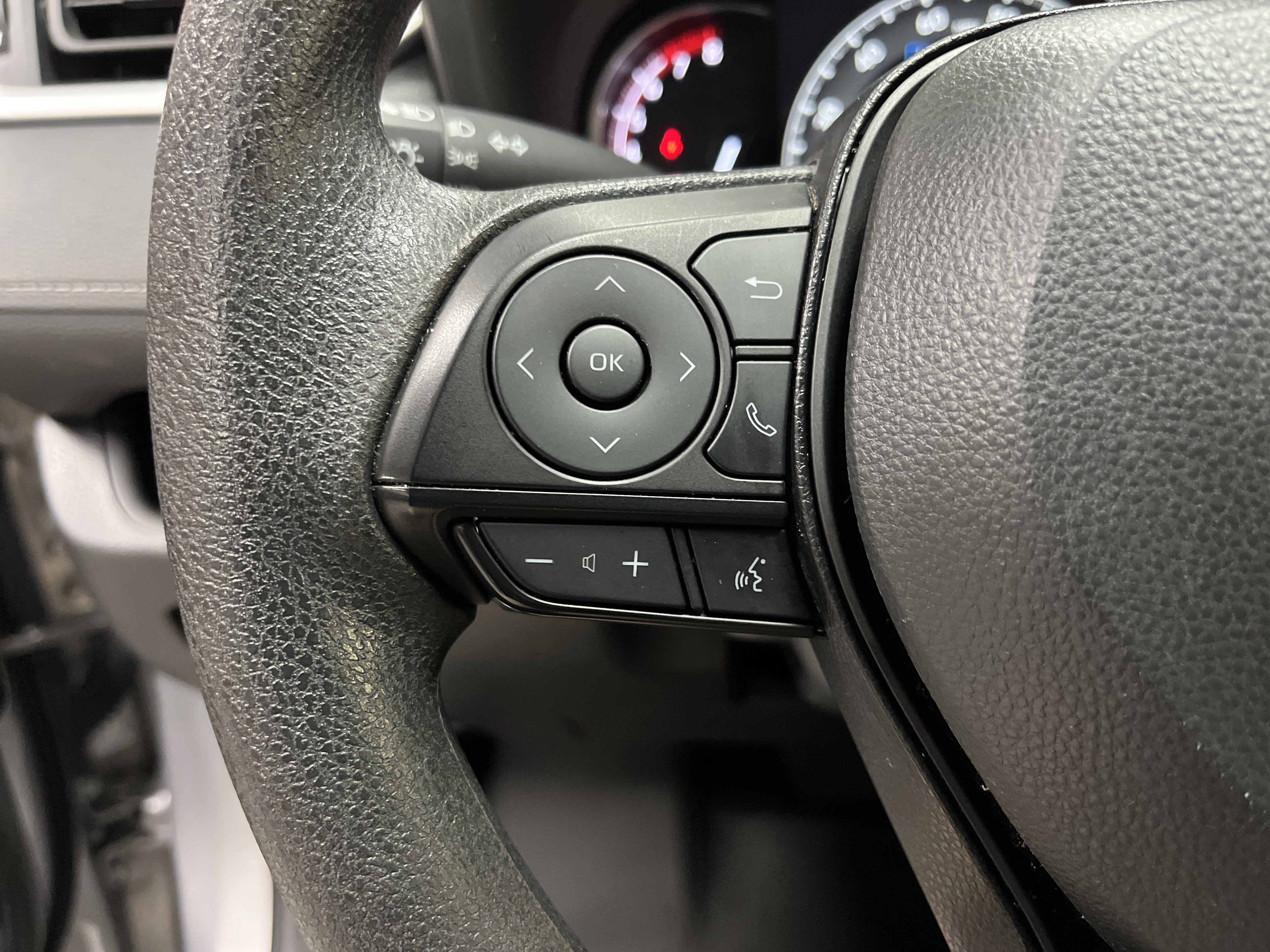 Used 2025 Toyota RAV4 XLE FWD image 19