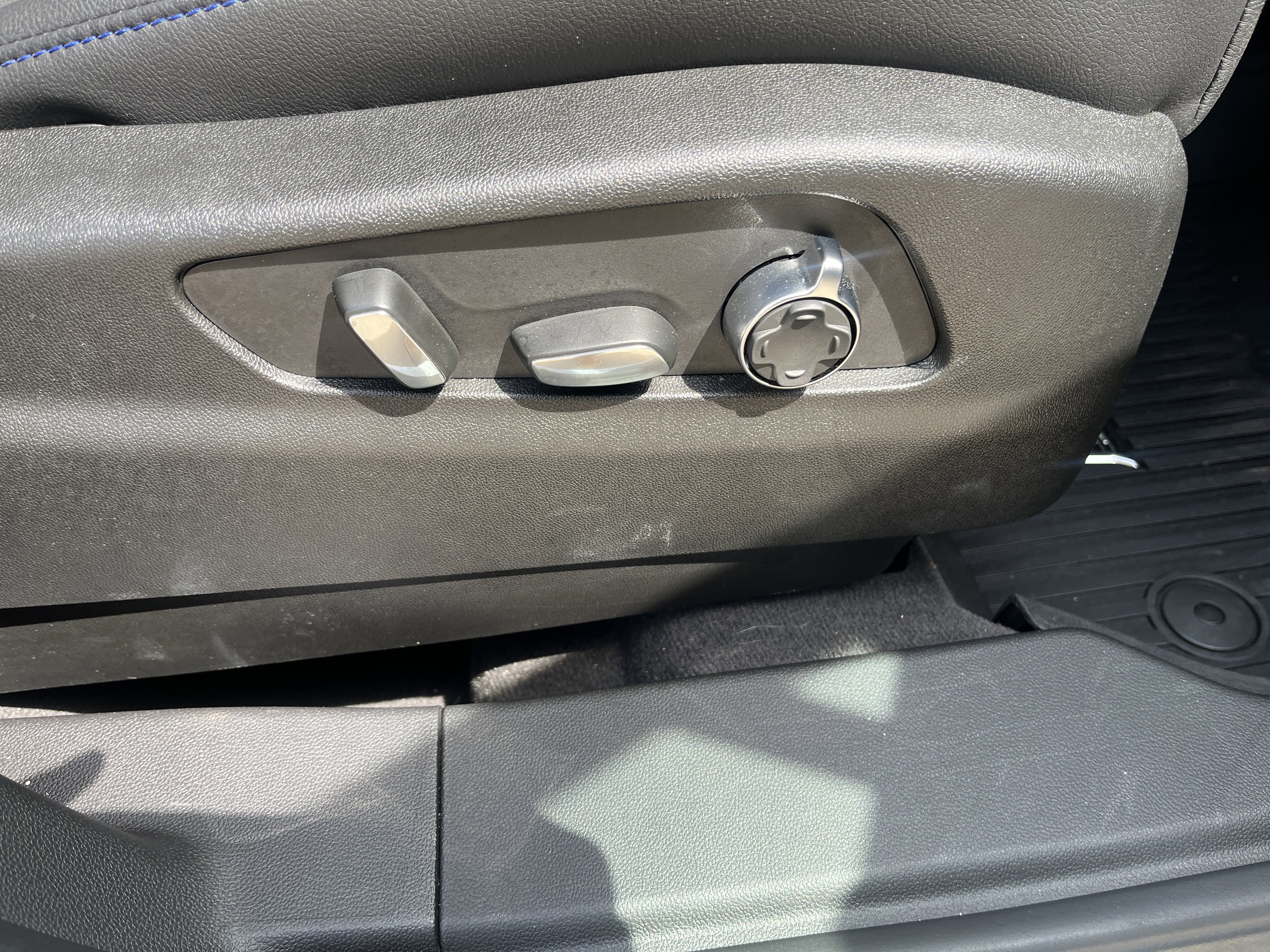 Used 2024 Cadillac XT4 Sport w/ Cold Weather Package AWD/4WD image 15