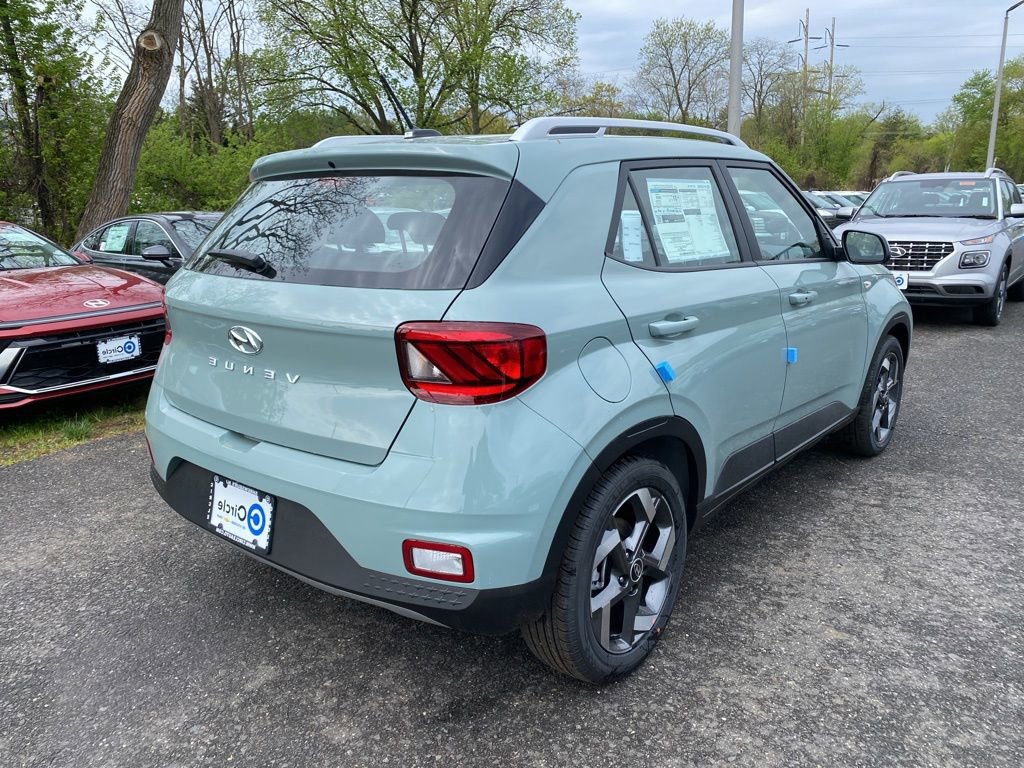 New 2026 Hyundai Venue SEL FWD image 4