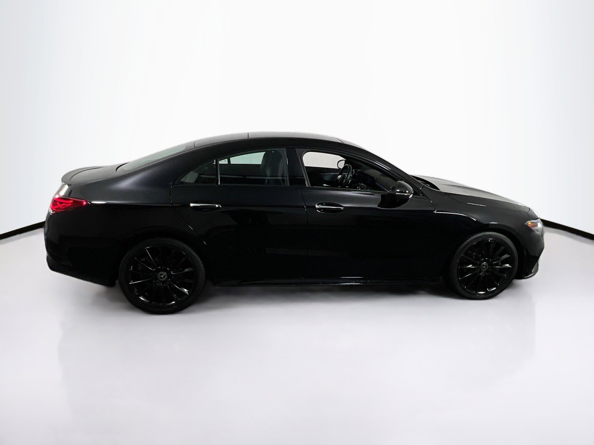 Used 2022 Mercedes-Benz CLA 250 image 4