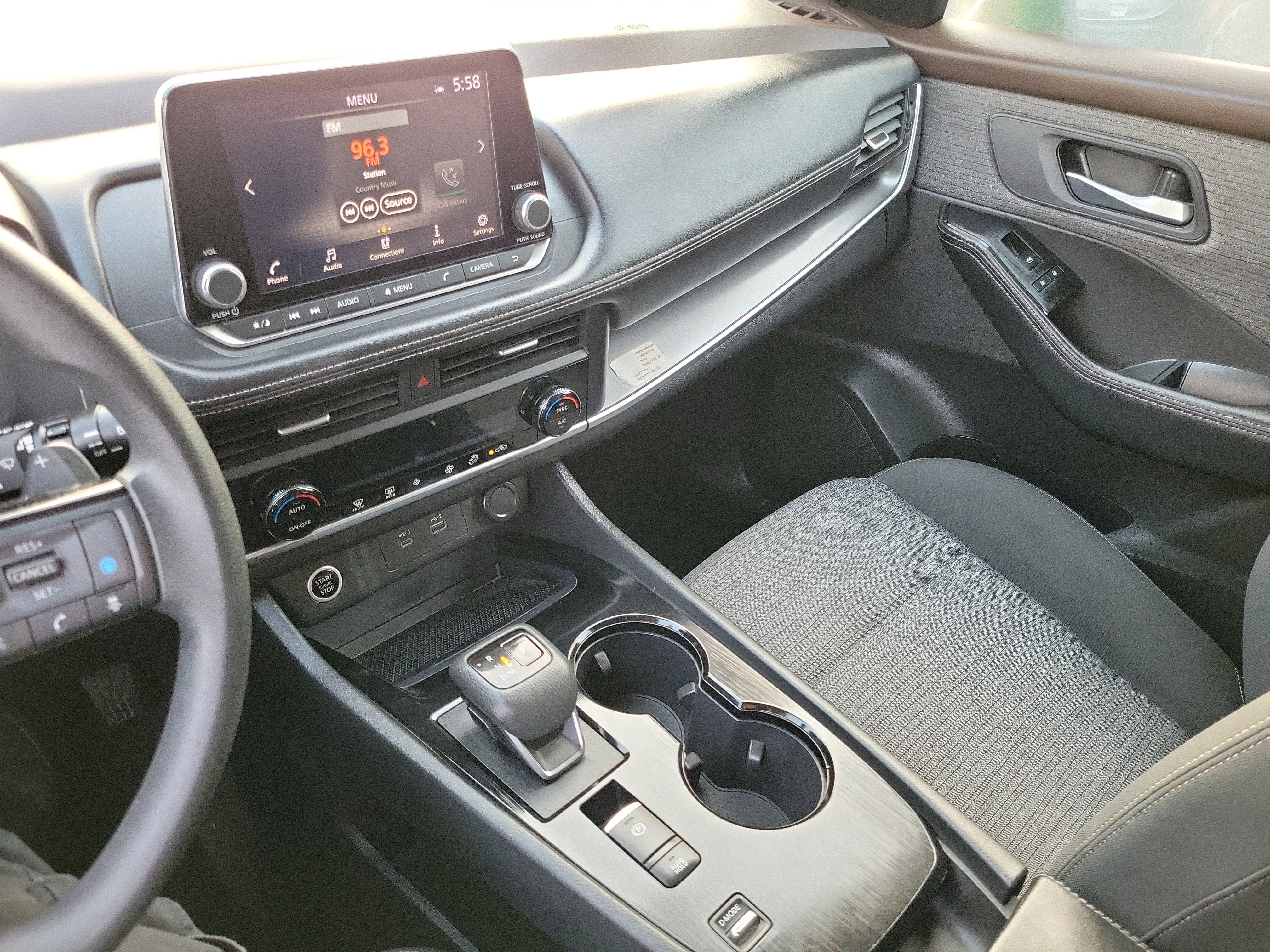 Used 2023 Nissan Rogue SV image 15