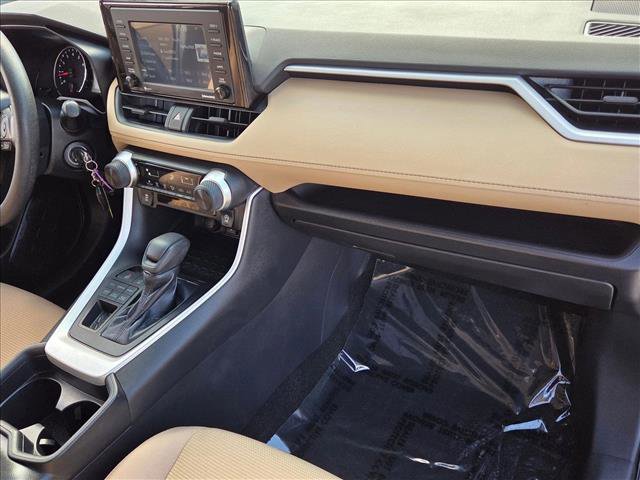 Used 2021 Toyota RAV4 LE image 20