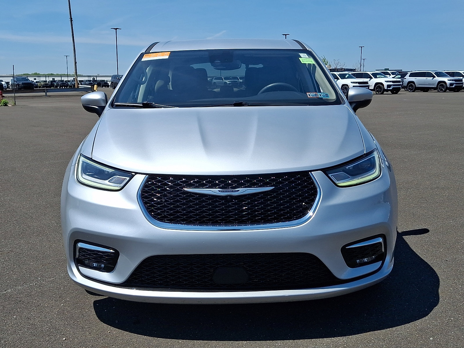 Certified 2023 Chrysler Pacifica Touring-L FWD image 2