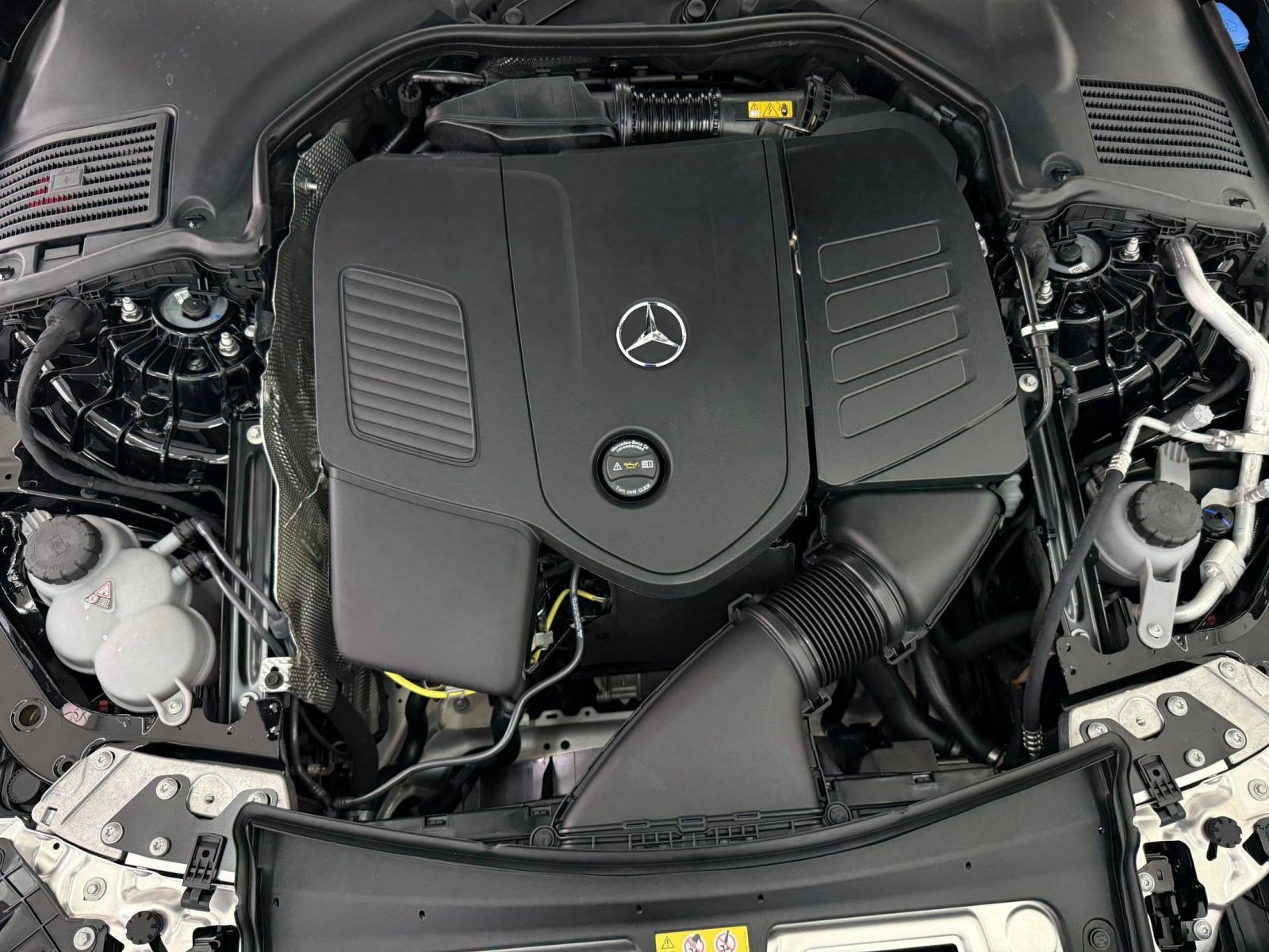New 2027 Mercedes-Benz CLE 300 4MATIC Coupe image 32
