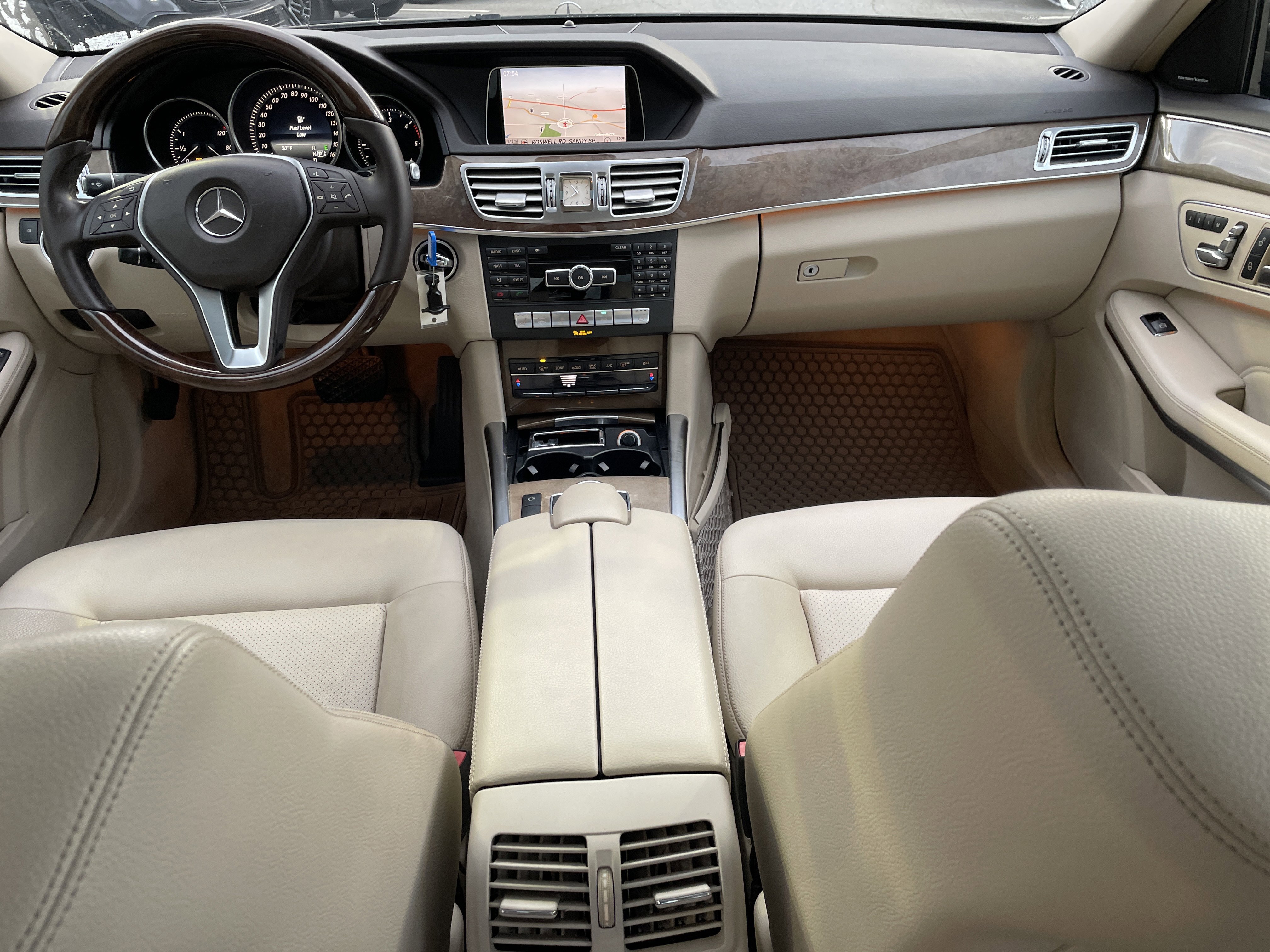 Used 2014 Mercedes-Benz E 250 BlueTEC Sedan image 25