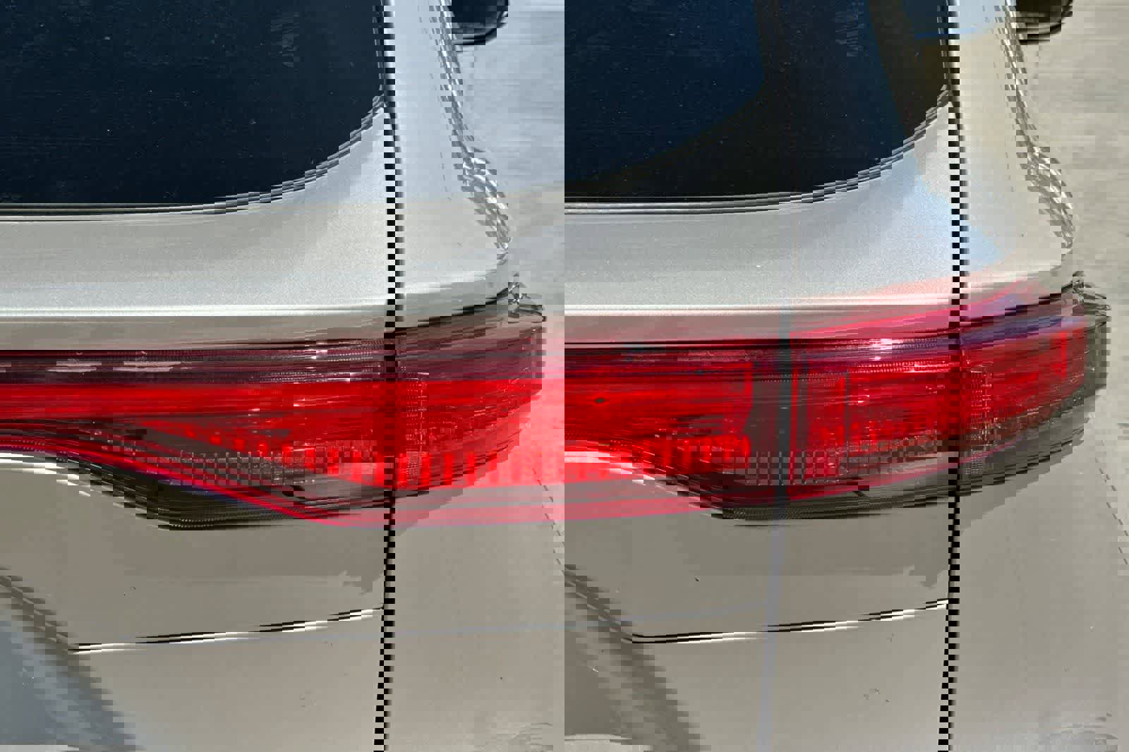 Used 2024 Toyota Venza LE image 29