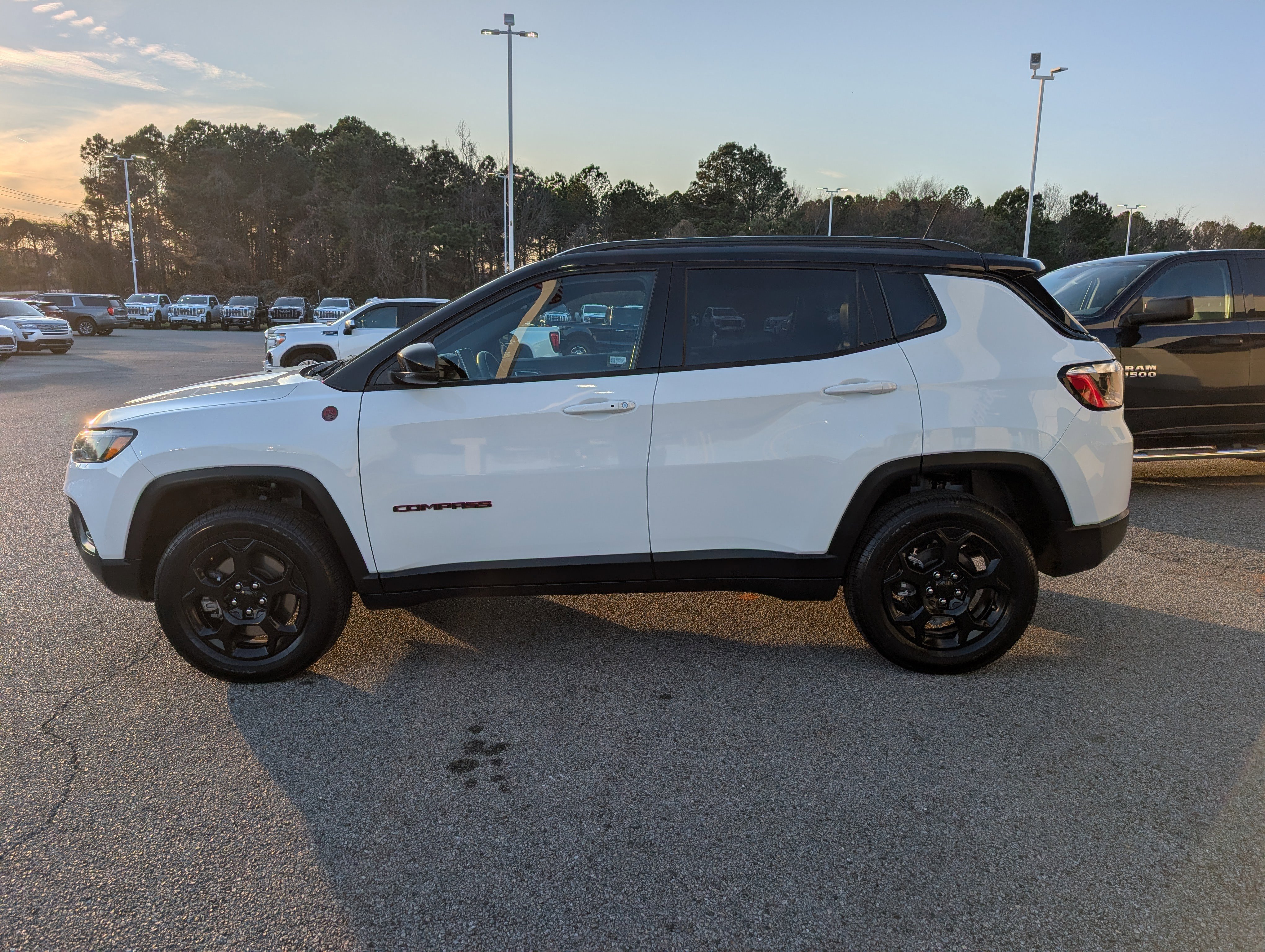 Used 2024 Jeep Compass Trailhawk image 5