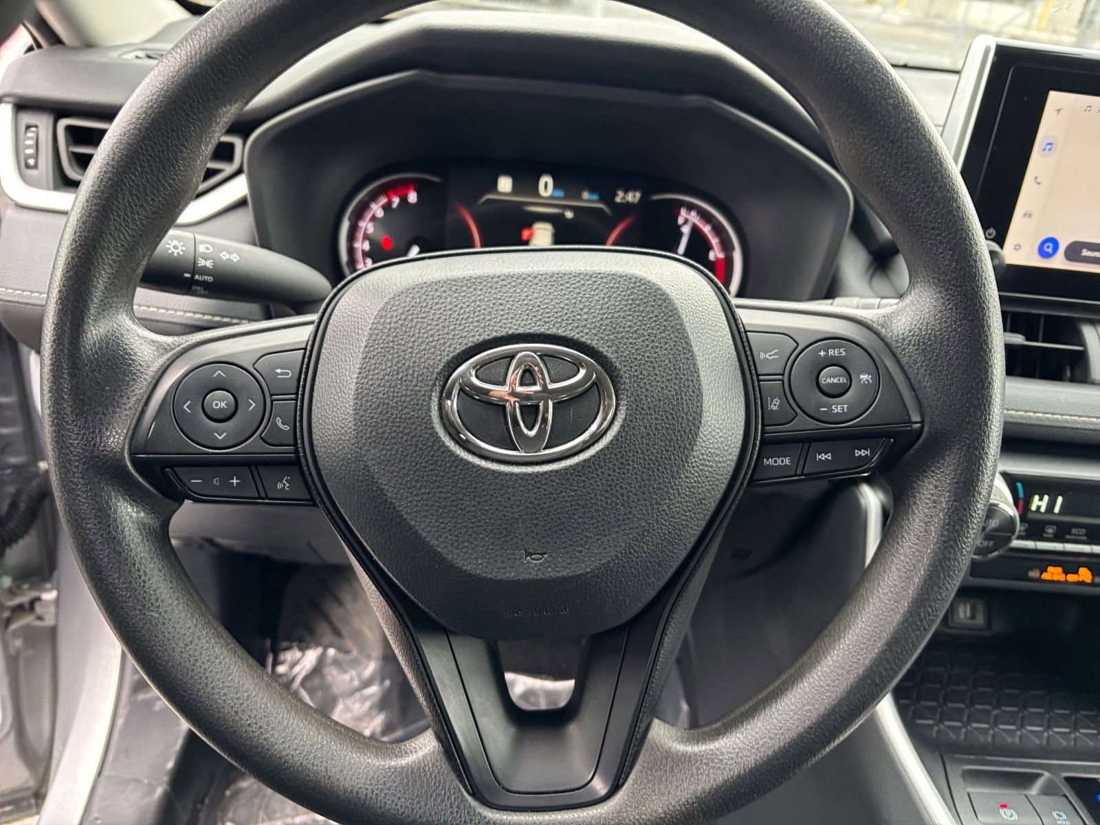 Used 2024 Toyota RAV4 XLE image 28