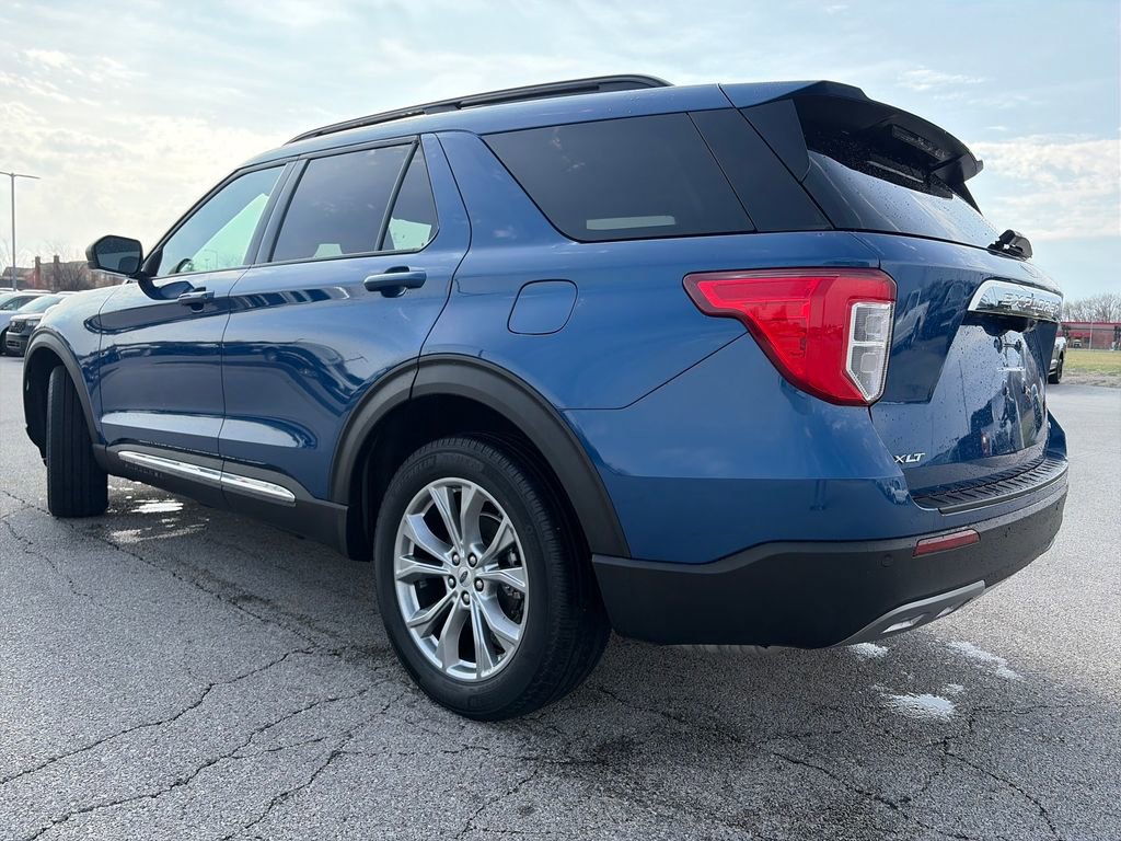 Used 2023 Ford Explorer XLT w/ Equipment Group 202A AWD/4WD image 5