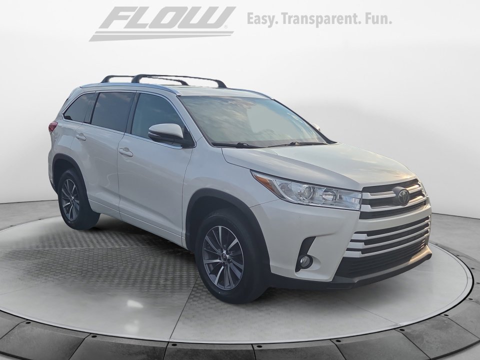 Used 2018 Toyota Highlander XLE FWD image 1