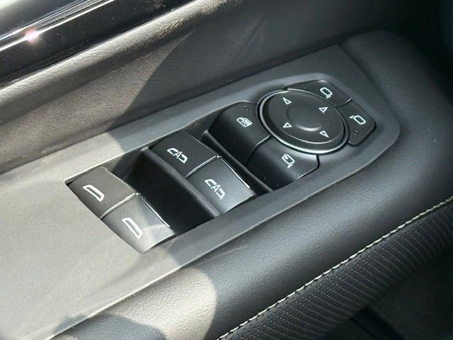 New 2025 Chevrolet Suburban Premier image 31