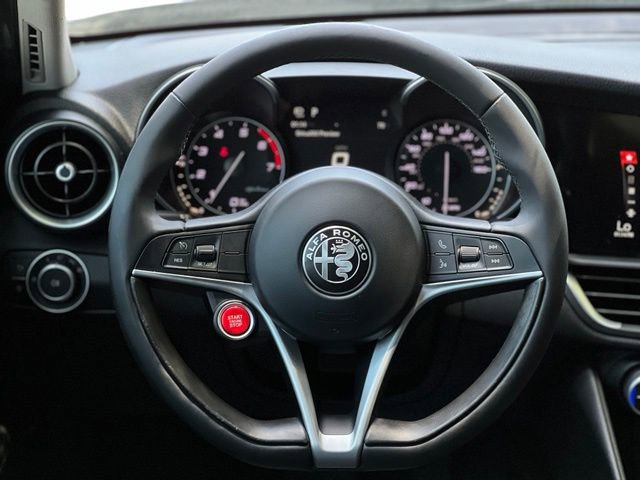 Used 2017 Alfa Romeo Giulia AWD image 29