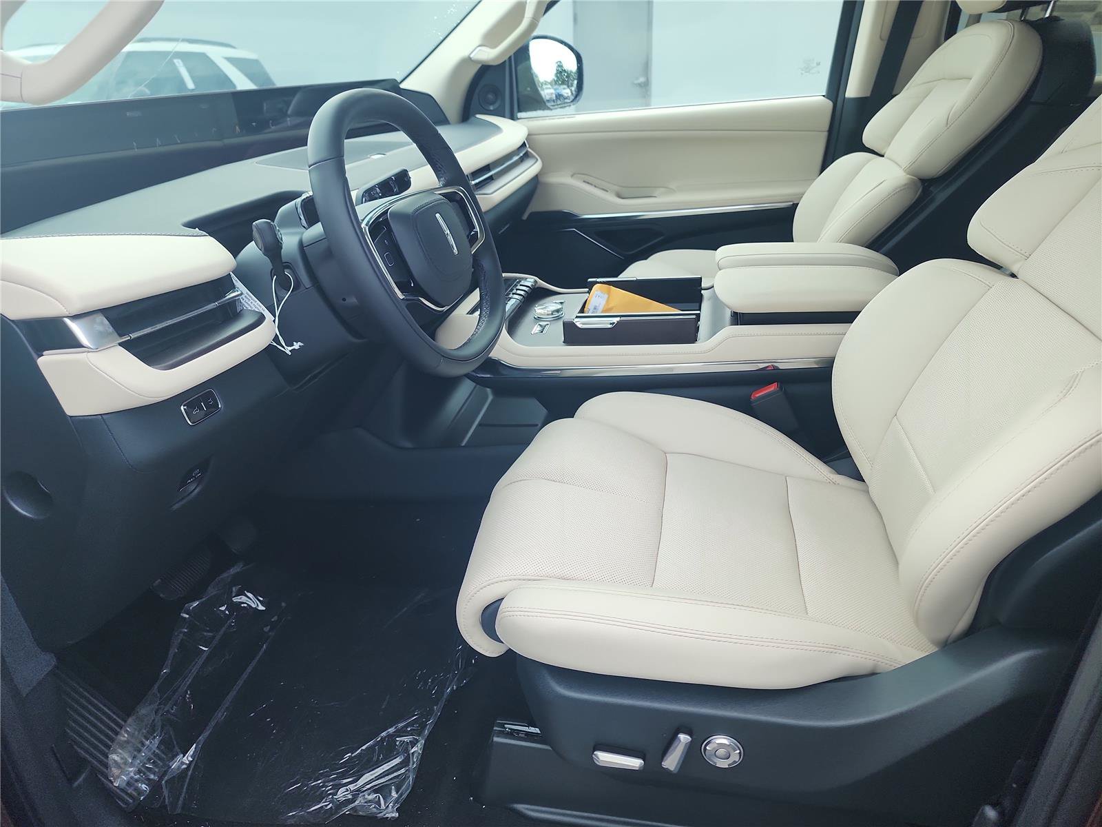 New 2027 Lincoln Navigator Reserve AWD/4WD image 13