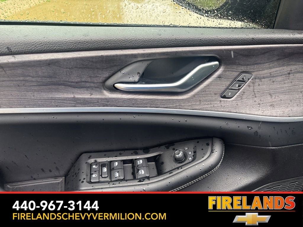 Used 2023 Jeep Grand Cherokee Limited w/ Black Appearance Package AWD/4WD image 14