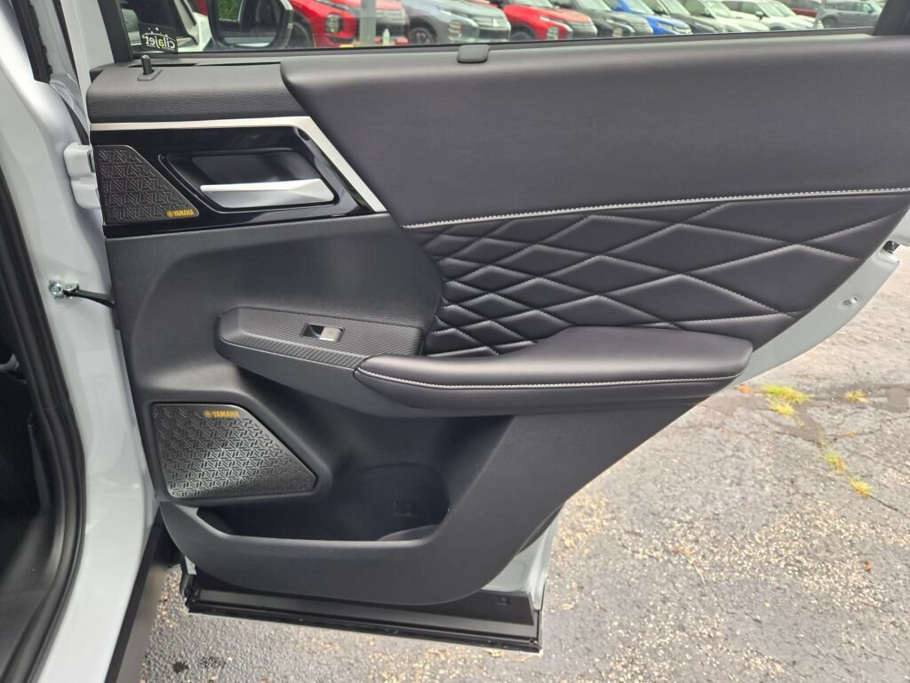 New 2026 Mitsubishi Outlander SEL Black Edition AWD/4WD image 10