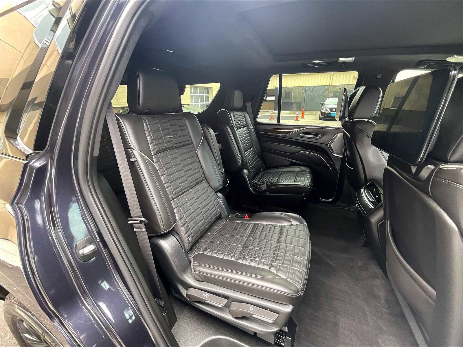 Used 2023 Cadillac Escalade Sport Platinum w/ LPO, ONYX Package image 16